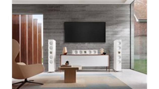  The Reference 5 Meta | Copyright: KEF KEF Reference 5 Meta Reference 4 Meta HighGlossWhiteChampagne Lifestyle Landscape