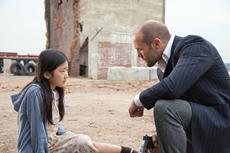 Mei (Catherine Chan) und Luke (Jason Statham)